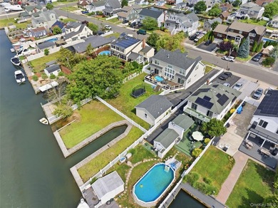 Welcome to 34 Meadow Lane in Amityville. This expansive - photo 39