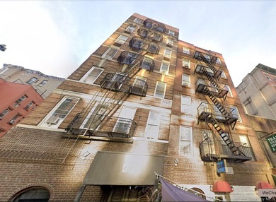 Prime location, busy street in Chinatown, retail store on first - photo 1