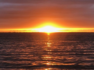 Enjoy all that Lake Winnebago has to offer! This impressive 3BR - photo 2