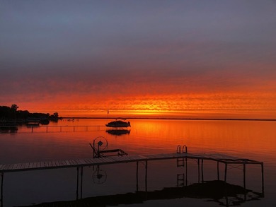 Enjoy all that Lake Winnebago has to offer! This impressive 3BR - photo 5