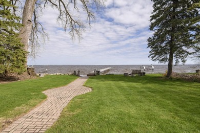 Enjoy all that Lake Winnebago has to offer! This impressive 3BR - photo 8