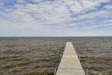 Enjoy all that Lake Winnebago has to offer! This impressive 3BR - photo 9