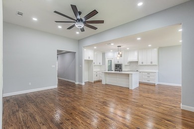 Welcome to your custom built retreat in the heart of Runaway Bay - photo 9
