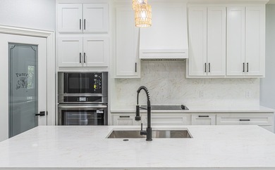 Welcome to your custom built retreat in the heart of Runaway Bay - photo 10