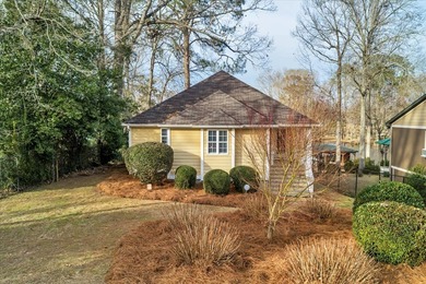 ADORABLE cottage in much loved Pecan Slough!!! This one story 2 - photo 5