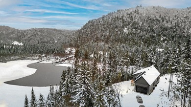 2024 newly built waterfront property, set on a lot of over 2.5 - photo 4