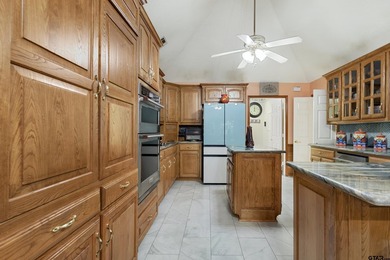 This home in the gated Hideaway Lake will impress the most - photo 15