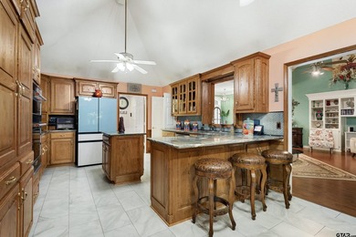 This home in the gated Hideaway Lake will impress the most - photo 18