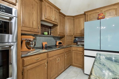 This home in the gated Hideaway Lake will impress the most - photo 19