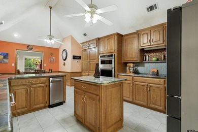 This home in the gated Hideaway Lake will impress the most - photo 20