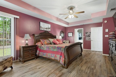 This home in the gated Hideaway Lake will impress the most - photo 23