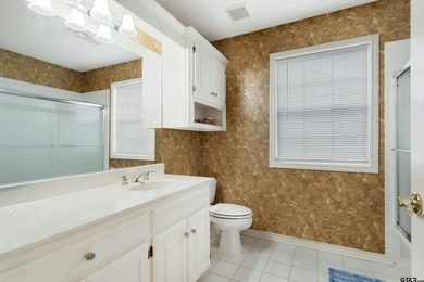 This home in the gated Hideaway Lake will impress the most - photo 28