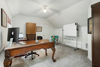 This home in the gated Hideaway Lake will impress the most - photo 31