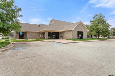 This home in the gated Hideaway Lake will impress the most - photo 41