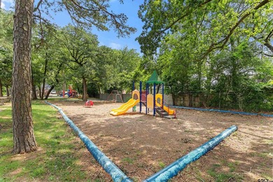 This home in the gated Hideaway Lake will impress the most - photo 48