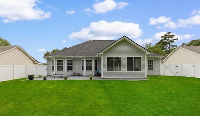 Welcome home to this beautifully maintained 3-bedroom, 2-bath - photo 32