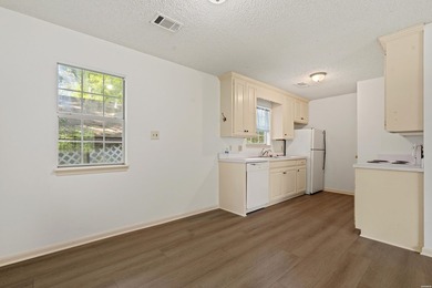 This quaint, lakefront retreat on Lake Catherine is full of - photo 11