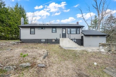 Beautiful renovated 3 bedroom, 2bath home in West Milford, just - photo 31