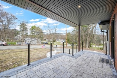 Beautiful renovated 3 bedroom, 2bath home in West Milford, just - photo 33