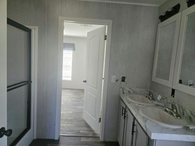 Make your new home in Silver Lake, a well-maintained - photo 3