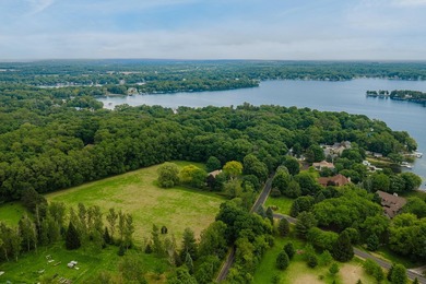 Space, serenity, and sensational design meet at W1818 Lake Rd! - photo 16