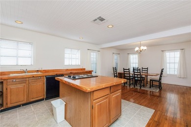 Located in the charming Del Mar historic subdivision you will - photo 11
