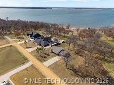 Located on the beautiful sandy beaches of Lake Texoma, this - photo 24