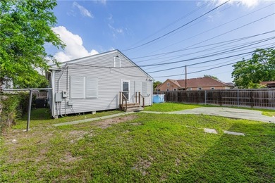 Located in the charming Del Mar historic subdivision you will - photo 33