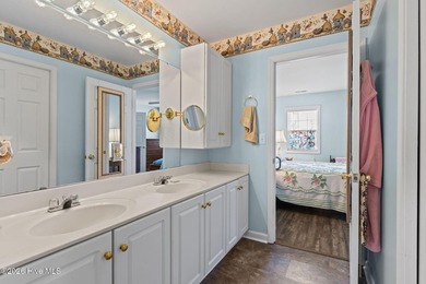Beautifully maintained and spacious 3-bedroom, 2.5-bath - photo 22