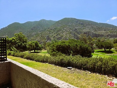 Located in the highly desirable area of Camarillo Springs, known - photo 3