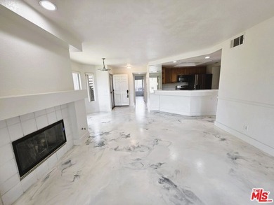Located in the highly desirable area of Camarillo Springs, known - photo 6