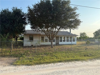 Lake Home ActiveUnderContr in Mathis, Texas