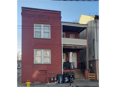 (private lake, pond, coastal) Home Sale Pending in Newburgh New York