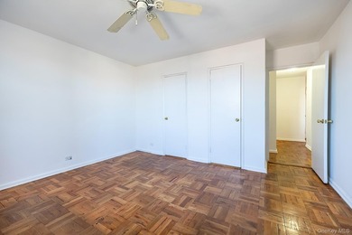 2 Bedroom conveniently located in Spuyten Duyvil. Windowed - photo 17