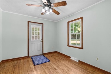 Completely renovated and move-in ready, this beautiful 3-bedroom - photo 6