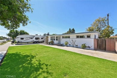 Beautifully maintained 3-bedroom/1.5-bathroom home offering a - photo 2