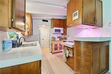 Beautifully maintained 3-bedroom/1.5-bathroom home offering a - photo 9