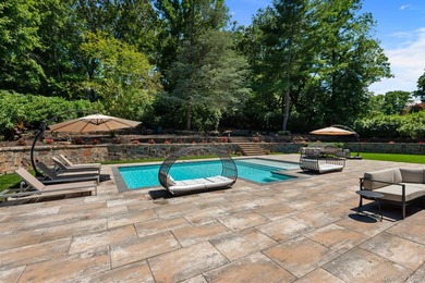 Welcome to this extraordinary Tuscan-inspired estate, gracefully - photo 11