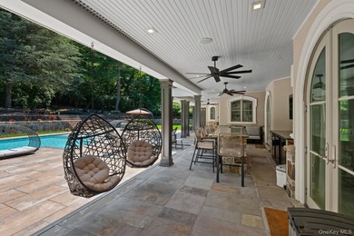 Welcome to this extraordinary Tuscan-inspired estate, gracefully - photo 15
