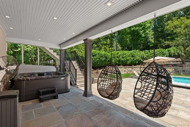 Welcome to this extraordinary Tuscan-inspired estate, gracefully - photo 16