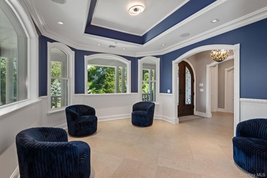 Welcome to this extraordinary Tuscan-inspired estate, gracefully - photo 20