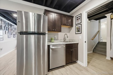 Welcome to this Hoffman Estates Highlands split-level home with - photo 20