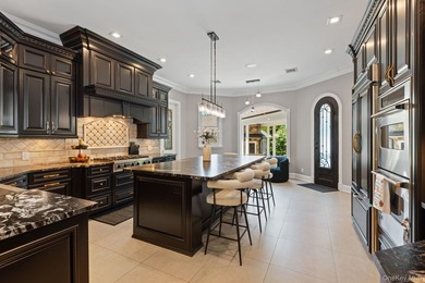 Welcome to this extraordinary Tuscan-inspired estate, gracefully - photo 21