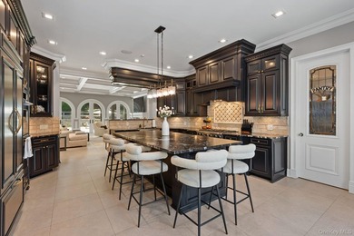 Welcome to this extraordinary Tuscan-inspired estate, gracefully - photo 22