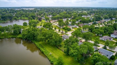 Welcome to this Hoffman Estates Highlands split-level home with - photo 42