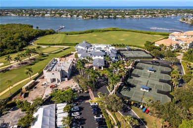 Luxuriously Remodeled Coach Home in Windstar on Naples Bay