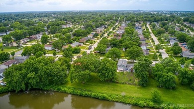 Welcome to this Hoffman Estates Highlands split-level home with - photo 46
