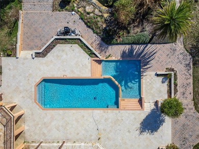 Beyond the gates of Casa Bella, a remarkable lakefront estate - photo 8