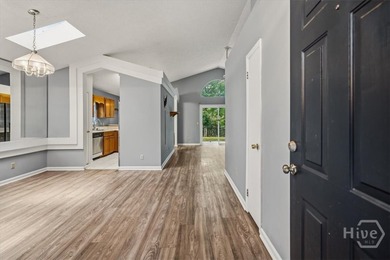 Rare opportunity to purchase in Richmond Hill for UNDER $300,000 - photo 4
