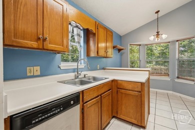 Rare opportunity to purchase in Richmond Hill for UNDER $300,000 - photo 8